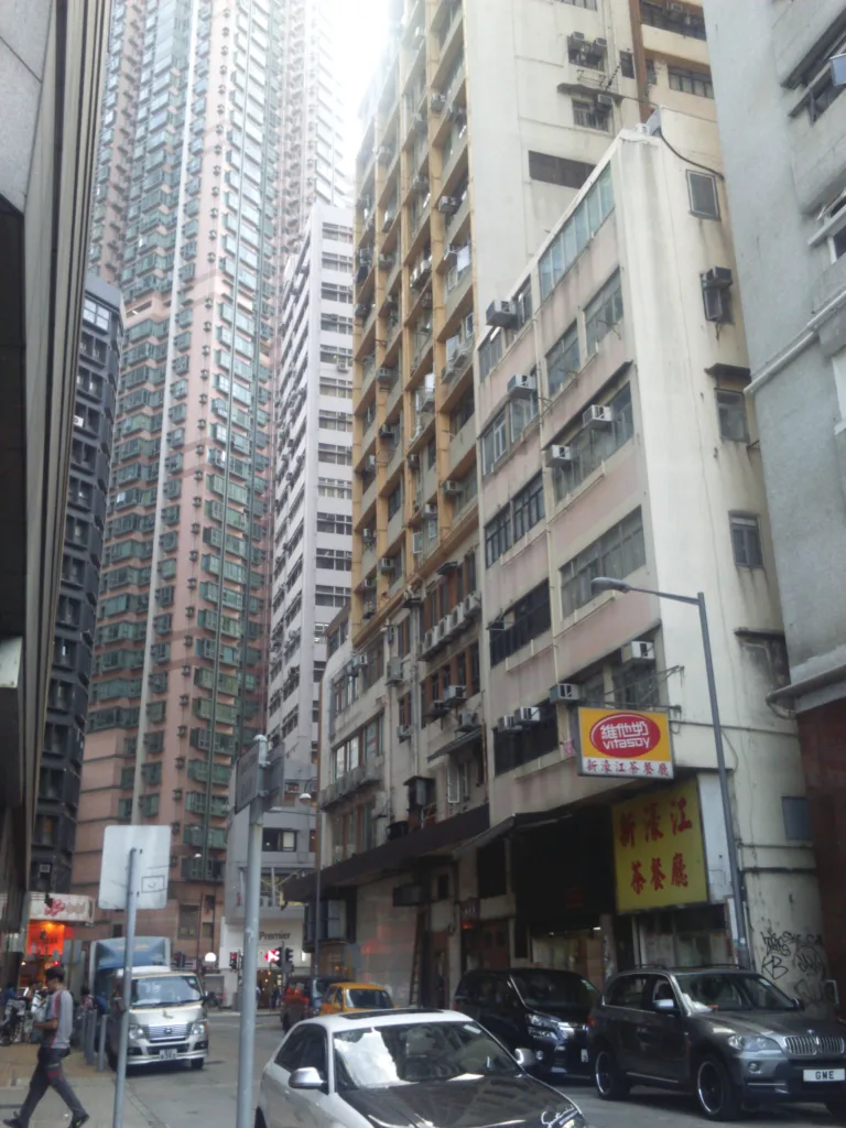Hong Kong tours in narrow street